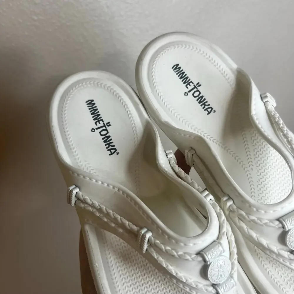 Minnetonka Silverthorne Prism Thong Sandals 570100 in White WOMENS 9_4